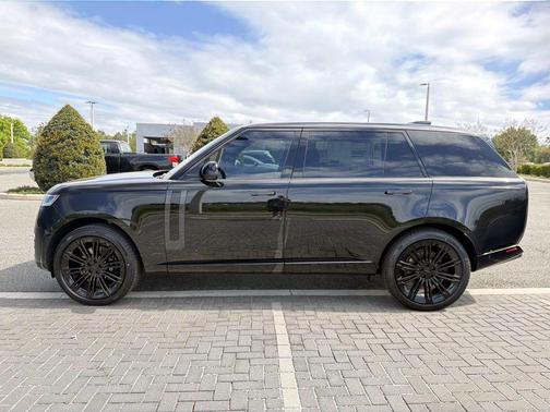 Santorini Black Metallic 2026 Land Rover Range Rover P400 SE 7 Seat