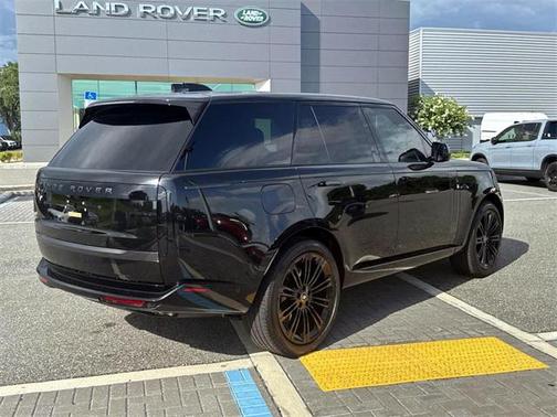 2025 Land Rover Range Rover P530 SE