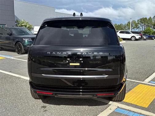 2025 Land Rover Range Rover P530 SE