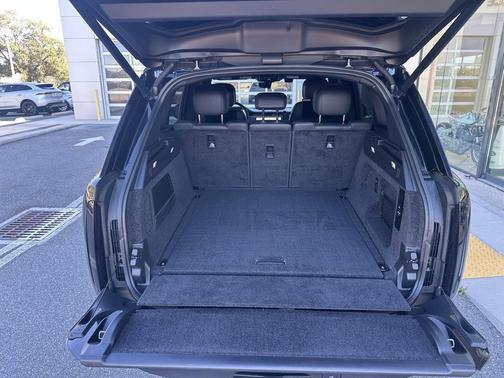 2023 Land Rover Range Rover P530 SE