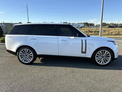 2026 Land Rover Range Rover P400 SE 7 Seat