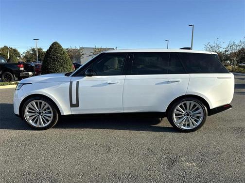 2026 Land Rover Range Rover P400 SE 7 Seat