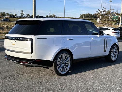 2026 Land Rover Range Rover P400 SE 7 Seat
