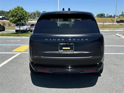 2025 Land Rover Range Rover P530 SE
