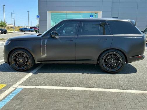 2025 Land Rover Range Rover P530 SE