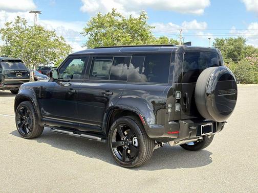 Santorini Black Metallic 2026 Land Rover Defender P400 X-Dynamic SE