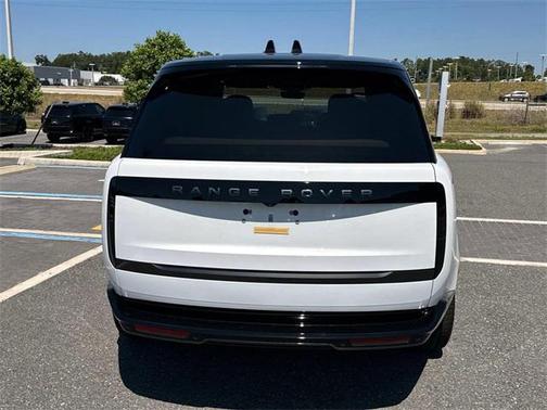 2025 Land Rover Range Rover P550e SE