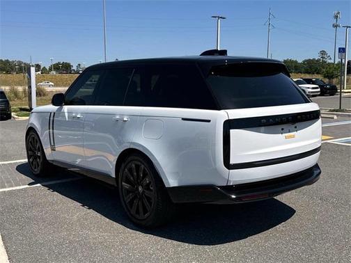 2025 Land Rover Range Rover P550e SE