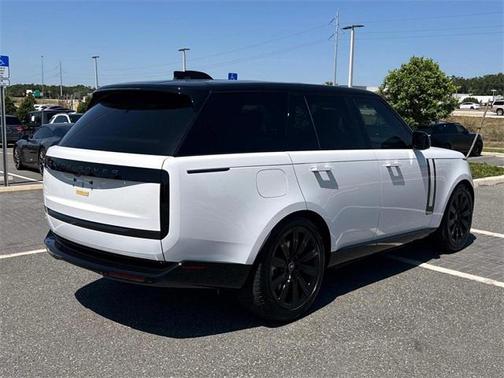 2025 Land Rover Range Rover P550e SE