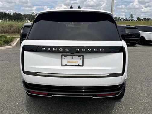 2025 Land Rover Range Rover P400 SE