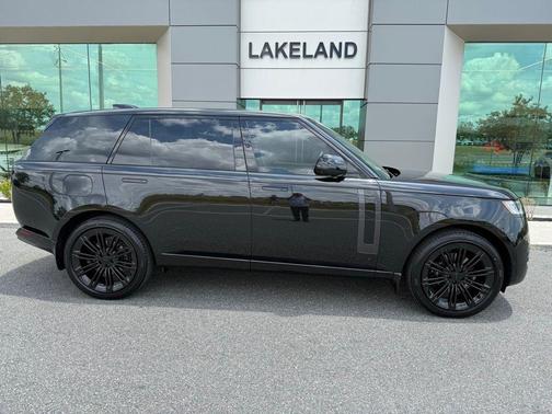 Santorini Black Metallic 2026 Land Rover Range Rover P400 SE 7 Seat