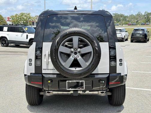 Borasco Grey Metallic 2026 Land Rover Defender P400 X-Dynamic SE
