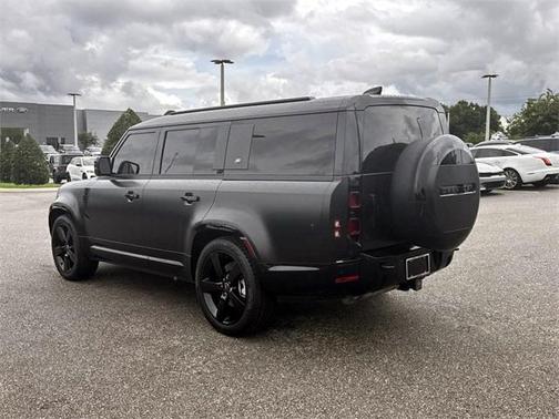 2024 Land Rover Defender 130 P400 X-Dynamic SE