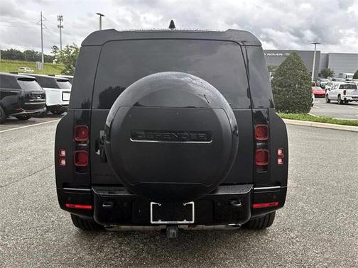 2024 Land Rover Defender 130 P400 X-Dynamic SE