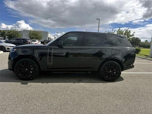2025 Land Rover Range Rover P550e SE