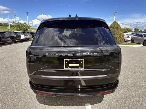 2025 Land Rover Range Rover P550e SE
