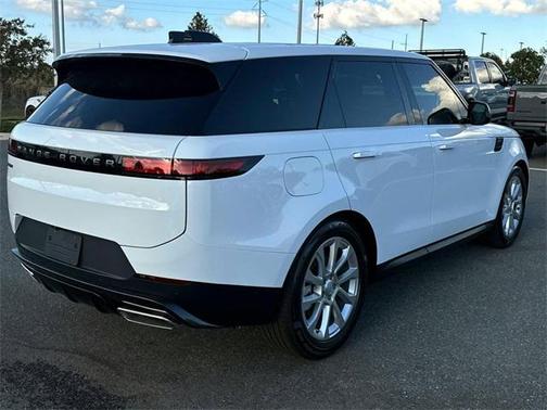 2025 Land Rover Range Rover Sport SE