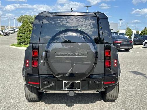 2025 Land Rover Defender 110 P400 X-Dynamic SE