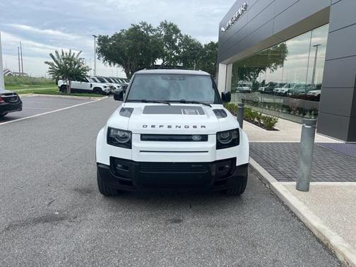 2023 Land Rover Defender 110 X-Dynamic SE