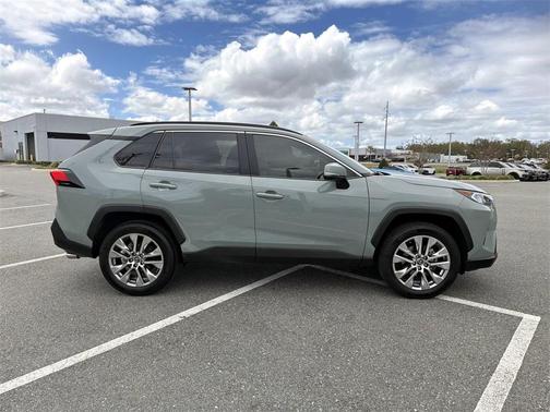 2021 Toyota RAV4 XLE Premium