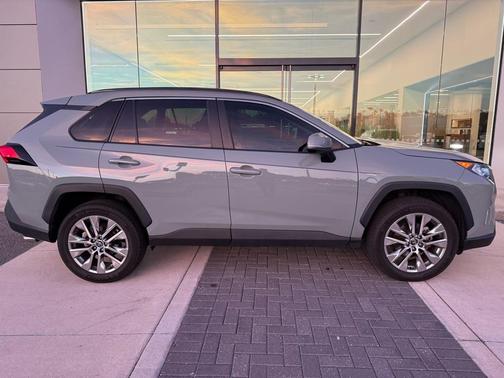 2021 Toyota RAV4 XLE Premium