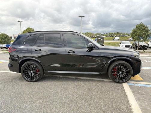 2025 BMW X5 M60i