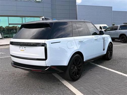 2025 Land Rover Range Rover P550e SE