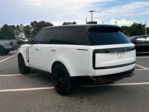 2025 Land Rover Range Rover P550e SE