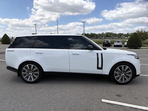 Fuji White 2025 Land Rover Range Rover P400 SE 7 Seat