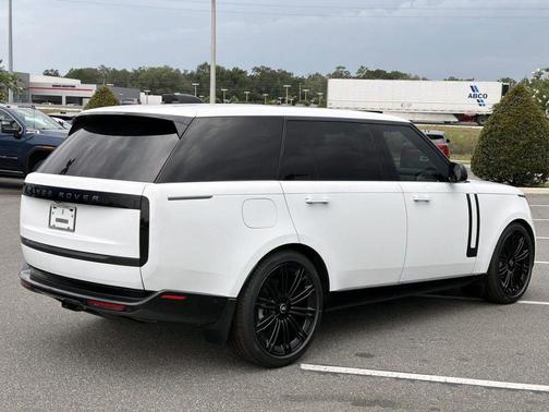Fuji White 2025 Land Rover Range Rover P400 SE 7 Seat