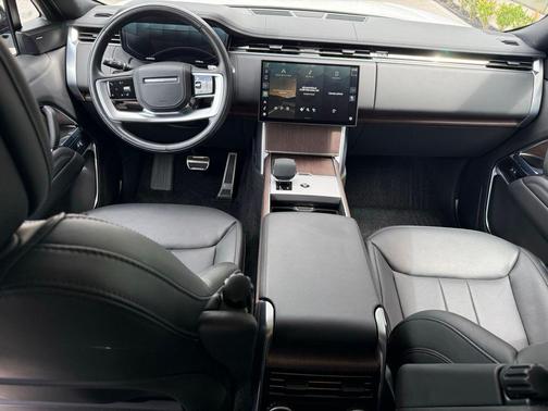 Fuji White 2025 Land Rover Range Rover SE