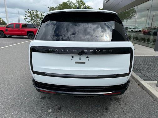 Fuji White 2025 Land Rover Range Rover SE
