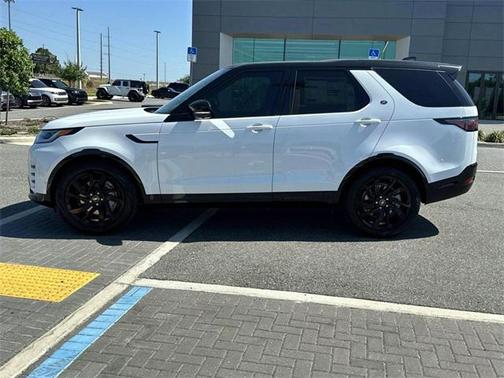 2025 Land Rover Discovery P300 Dynamic SE