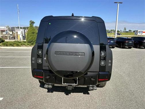 2026 Land Rover Defender V8