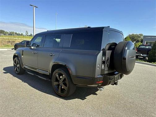2026 Land Rover Defender V8