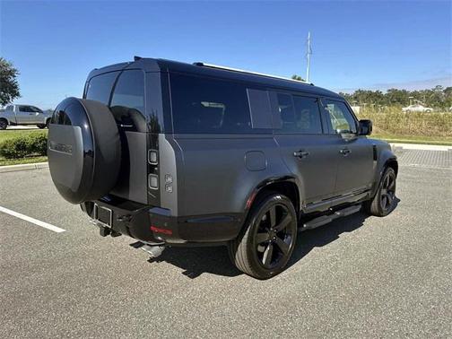 2026 Land Rover Defender V8