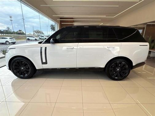 2025 Land Rover Range Rover P400 SE 7 Seat