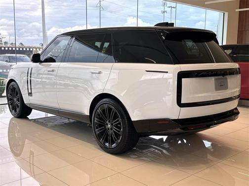2025 Land Rover Range Rover P400 SE 7 Seat