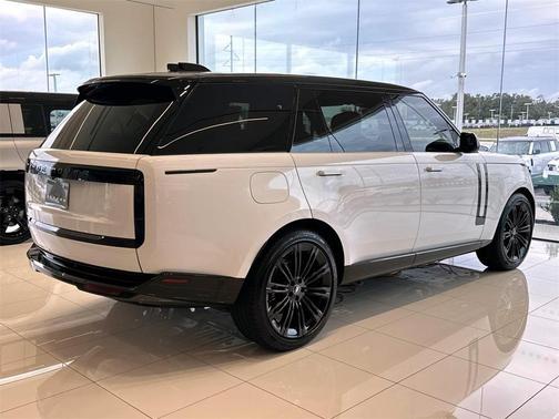 2025 Land Rover Range Rover P400 SE 7 Seat