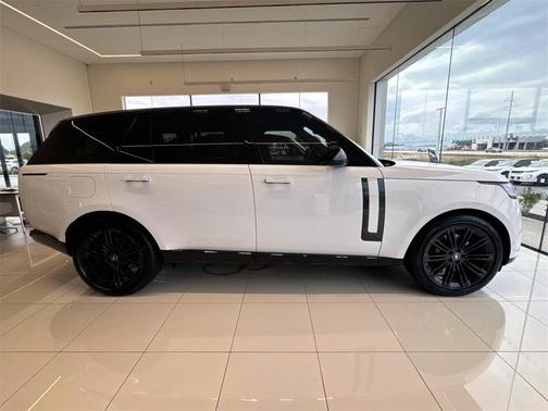 2025 Land Rover Range Rover P400 SE 7 Seat