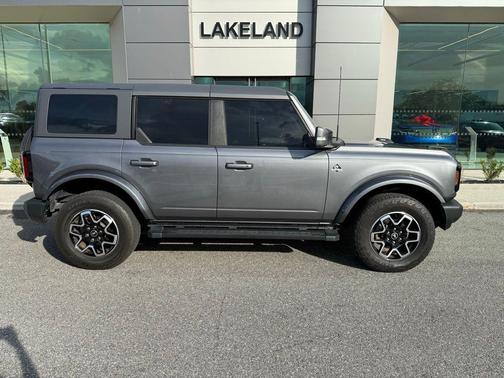 CARBONIZED GRAY METALLIC 2023 Ford Bronco Outer Banks