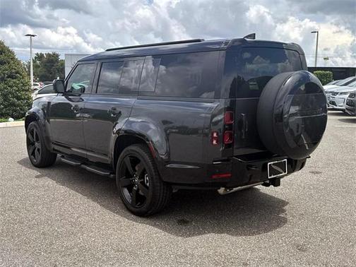 2025 Land Rover Defender 130 P400 X-Dynamic SE