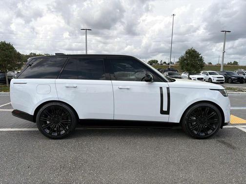 Fuji White 2025 Land Rover Range Rover SE