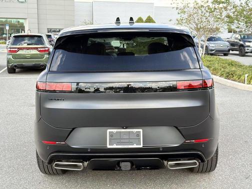 2026 Land Rover Range Rover Sport SE