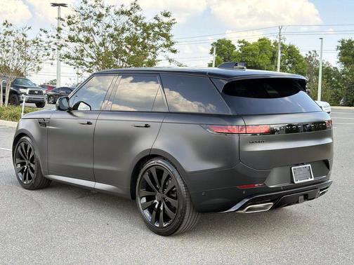 2026 Land Rover Range Rover Sport SE