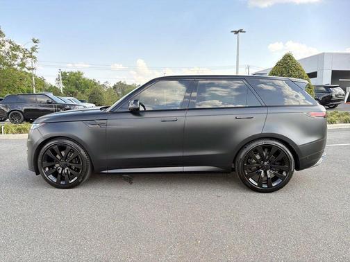 2026 Land Rover Range Rover Sport SE