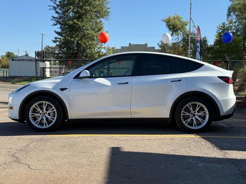 2022 Tesla Model Y Long Range Dual Motor All-Wheel Drive