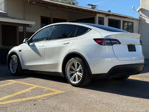 2022 Tesla Model Y Long Range Dual Motor All-Wheel Drive