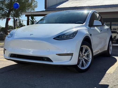 2022 Tesla Model Y Long Range Dual Motor All-Wheel Drive