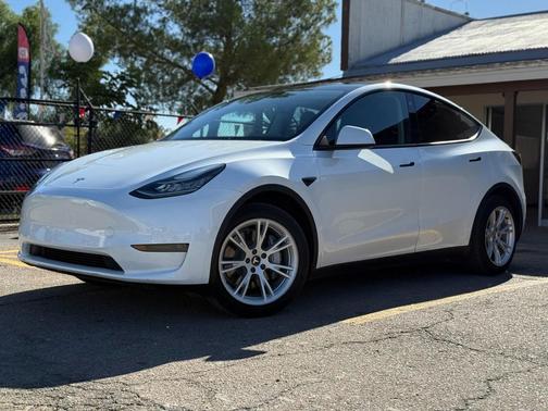 2022 Tesla Model Y Long Range Dual Motor All-Wheel Drive